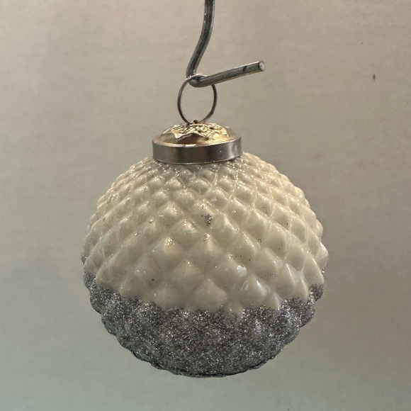 Martha Stewart Christmas Ornaments White And Silver Glitter Ornaments Set Of 12 - Picture 4 of 13